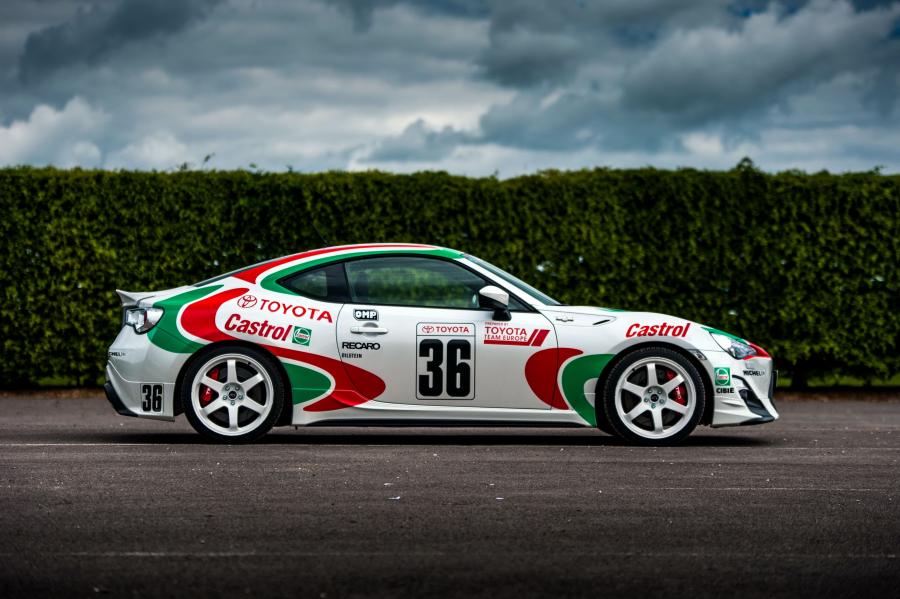  Toyota GT 86 Castrol Toyota Celica GT-Four 2015 года  (фото 2 из 11)